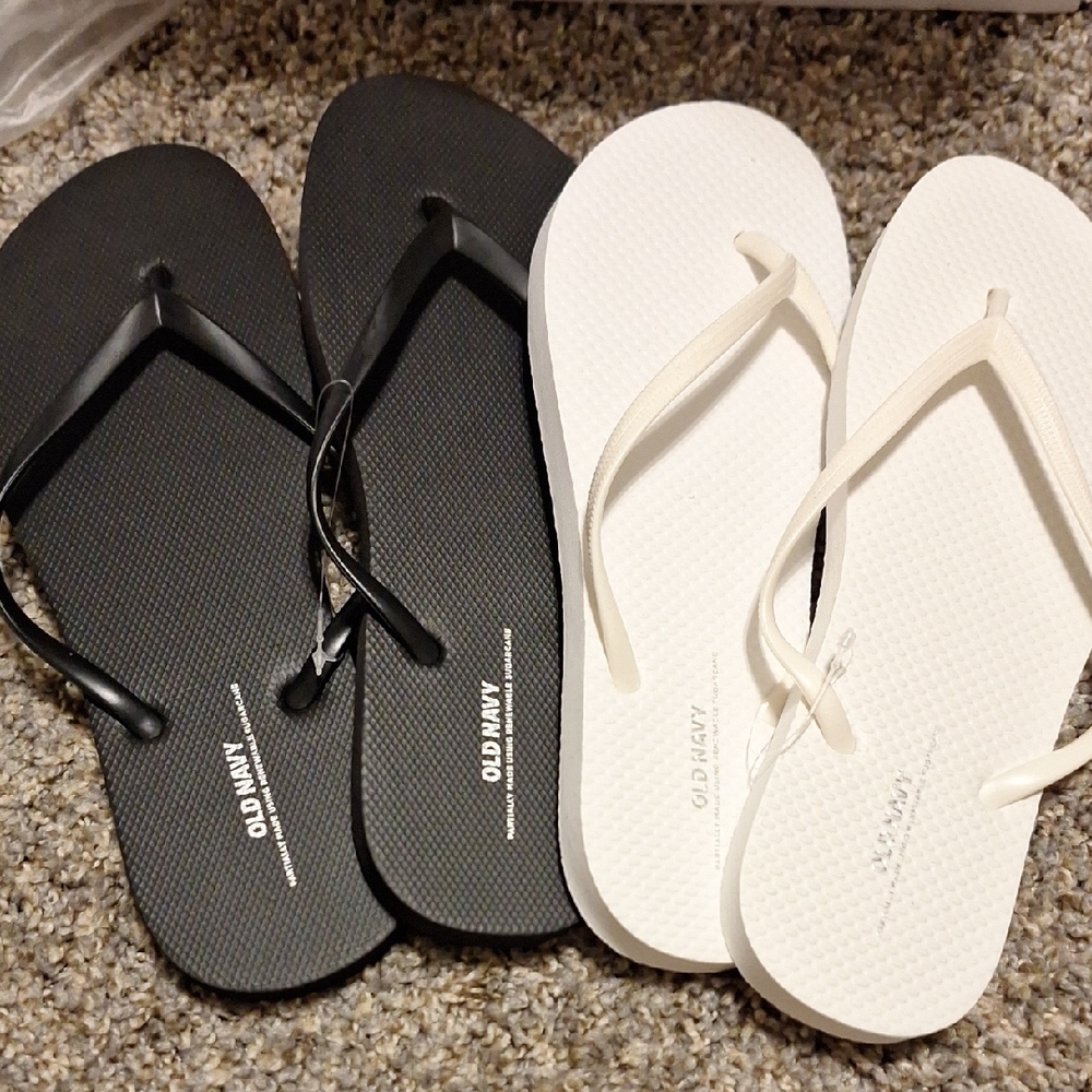 Old Navy Womens Flip-flops 2 Pairs